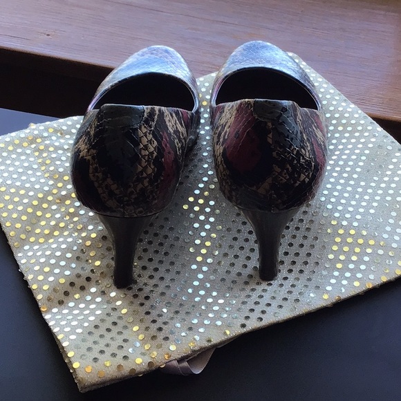 Laura Brandon snakeskin multi color pump Sz 8 - Picture 5 of 5